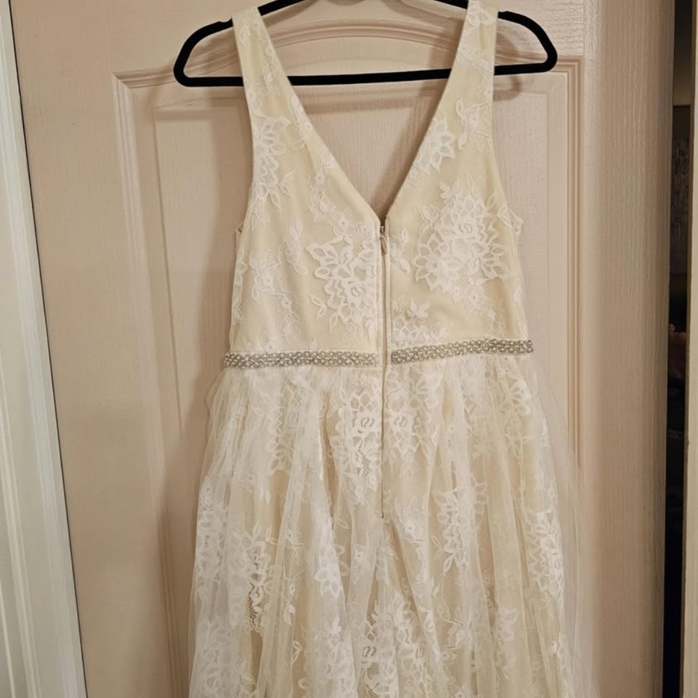 Lulu's Ivory Lace Wedding Gown - Picture 3 of 7